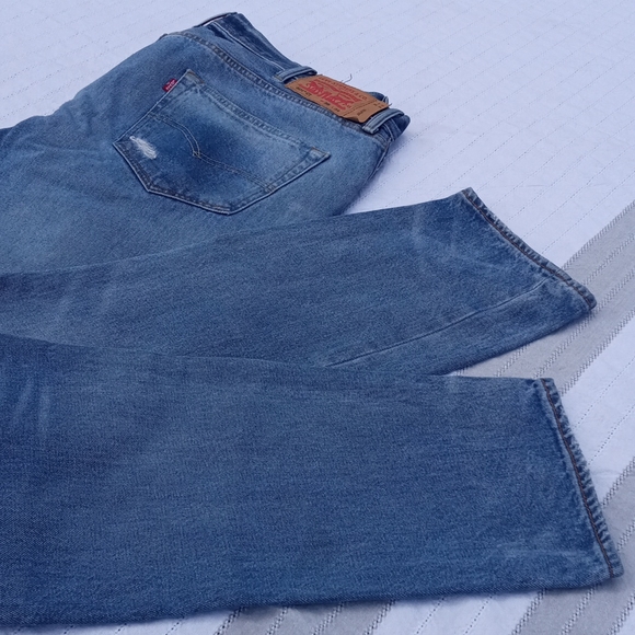 Levi Strauss & Co. 501 Relaxed Fit Ripped Jeans W38 L34 - Picture 5 of 7